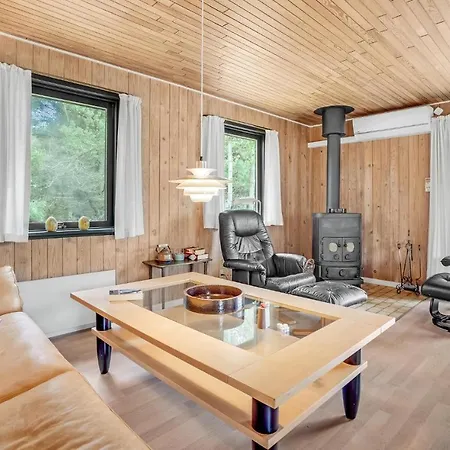 3 Bedroom Front In * ブラーバンド